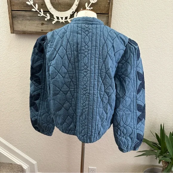 Free‎ People Blue Quilted Chambray Jacket with Floral Pattern Size Large NWT - Picture 2 of 10